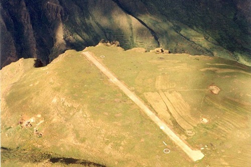 10 sân bay kỳ dị nhất hành tinh thử thách phi công về độ đáng sợ