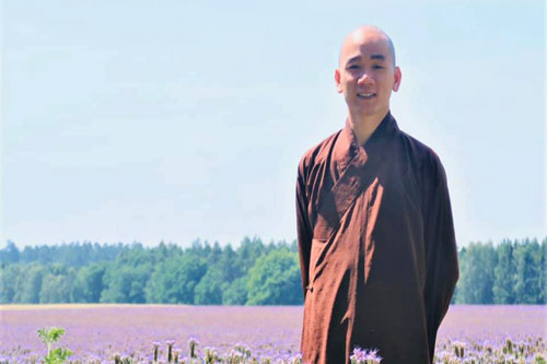 Cuộc đời này chỉ cần sống tốt là đủ, đừng quan tâm người khác nghĩ gì về bạn