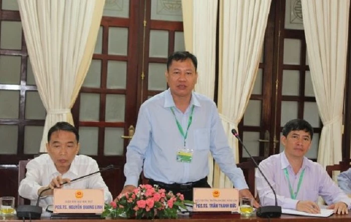 PGS-TS Trần Thanh Đức, Hiệu trưởng Trường Đại học Nông Lâm Huế phát biểu tại buổi làm việc PGS-TS Trần Thanh Đức, Hiệu trưởng Trường Đại học Nông Lâm Huế phát biểu tại buổi làm việc