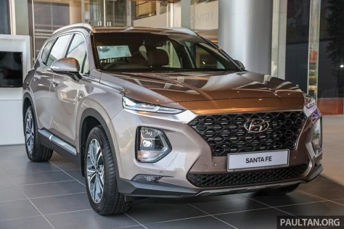 2020 Hyundai Santa Fe.