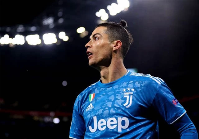 Ronaldo cao tuổi vẫn là nỗi khiêp sợ của mọi hàng thủ