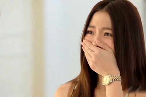 Mẹ chồng tốt bụng nhận nuôi đứa bé bị bỏ rơi, tôi bàng hoàng bắt gặp hành động của chồng