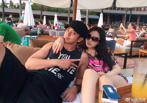 La Chí Tường công khai ảnh riêng tư với bạn gái cũ sau vụ ngoại tình