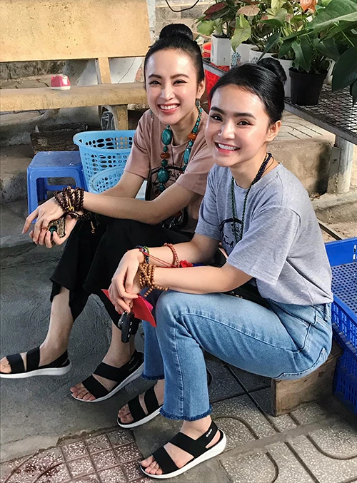Angela Phương Trinh hướng em gái Phương Trang (áo xám) tu tập và ăn chay trường.