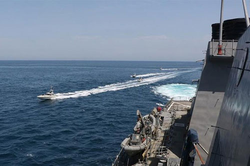 Washington cảnh báo tàu nước ngoài tránh xa tàu chiến Mỹ ở vịnh Ba Tư