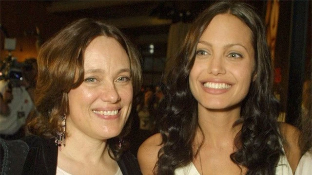 Tiết lộ quá khứ sốc không nhìn mặt cha của Angelina Jolie - Ảnh 1.