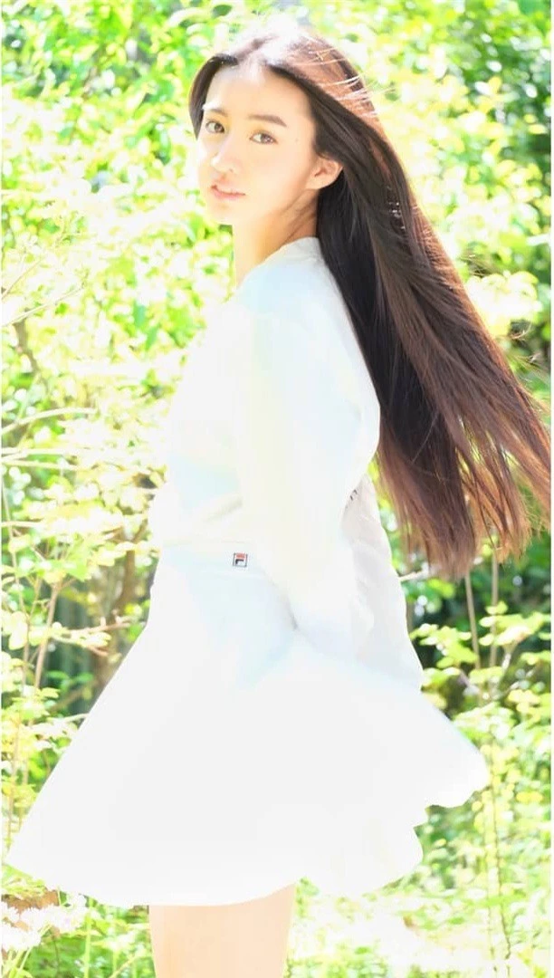 Vẻ đẹp trong veo như nàng thơ của người mẫu 17 tuổi Nhật Bản - ảnh 11