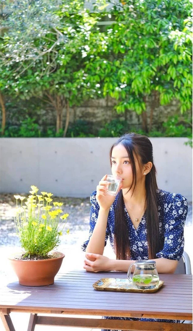 Vẻ đẹp trong veo như nàng thơ của người mẫu 17 tuổi Nhật Bản - ảnh 5