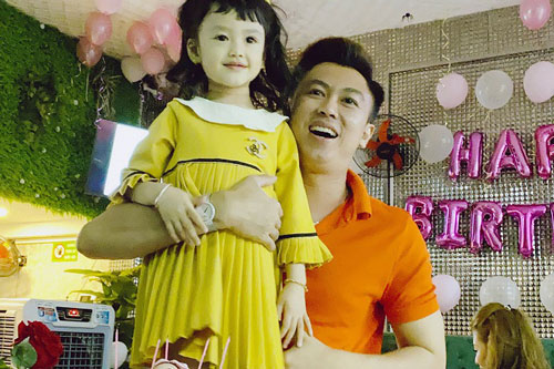 Hồ Việt Trung xin lỗi con gái vì không giữ được hôn nhân