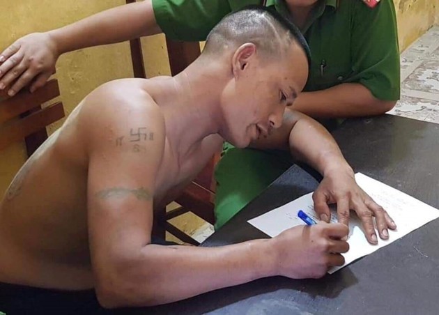 Hà Tĩnh: Khởi tố kẻ 2 tay 2 dao chém trọng thương cảnh sát