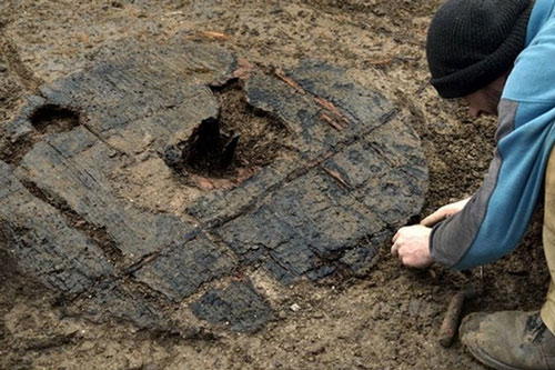 Người đầm lầy 3.000 tuổi mang "quái vật" 1m trong cơ thể