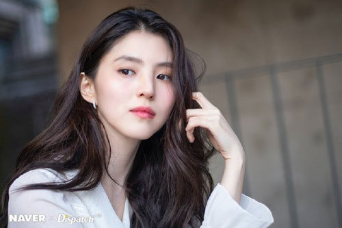 Nh&#x1EEF;ng m&#x1EF9; nh&#xE2;n H&#xE0;n b&#x1ECB; g&#x1EAF;n m&#xE1;c &#x27;b&#xEC;nh hoa di &#x111;&#x1ED9;ng&#x27;