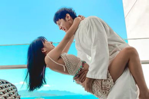 Hậu gây sốt tại 'Người ấy là ai', hot girl Trang Anna cùng chồng sắp cưới đi du lịch tại Nha Trang