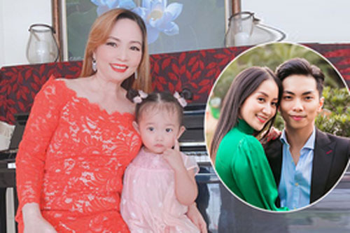 Khánh Thi khen mẹ chồng xinh đẹp