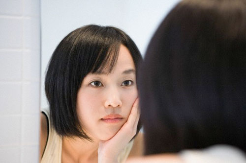 Vừa nhìn thấy mặt em rể, chồng tôi đã thốt ra một câu tưởng hờ hững mà khiến cả nhà hốt hoảng