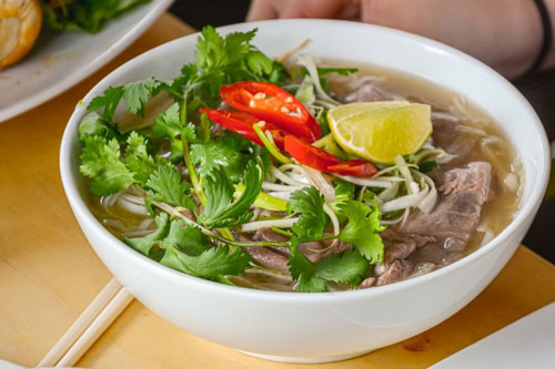 Báo Tây gọi Hà Nội là 'ngôi đền của những món ăn đường phố'