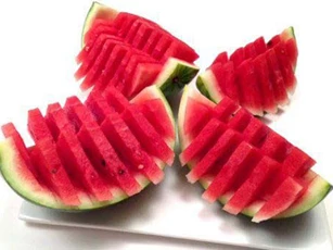 CLIP: Mách bạn 13 cách bổ dưa hấu đơn giản