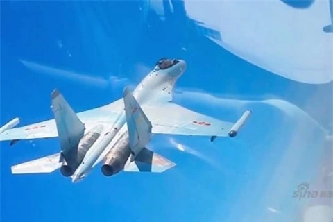 Trung Quoc dua Su-35SK toi bien gioi dau Su-30MKI An Do