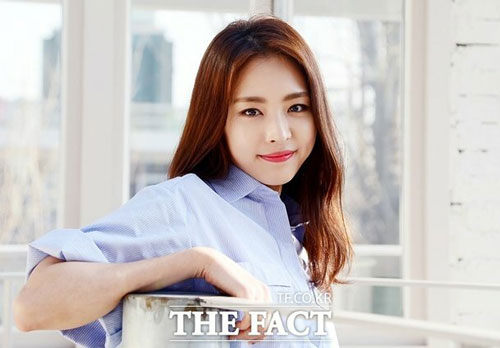 'Tình đầu quốc dân' Lee Yeon Hee kết hôn vào tháng 6