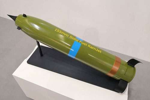 Pháo binh Mỹ trang bị đạn pháo tăng tầm mới XM1155