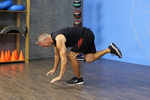 Đứng 1 chân: trào lưu hay giúp kiểm tra nguy cơ đột quỵ