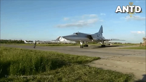Hãng thông tấn TASS trích dẫn một nguồn tin trong tổ hợp công nghiệp quân sự Nga cho biết, máy bay ném bom tầm xa Tu-22M3 đã phóng thành công một loại tên lửa siêu thanh mới.