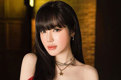 Elly Trần bị ngã cầu thang chấn thương vai sau ồn ào đời tư