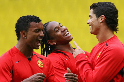 Nani kể lại áp lực khi ở cùng nhà với Ronaldo