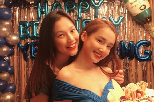 Hoàng Oanh 'bế bầu' dự sinh nhật Nhã Phương