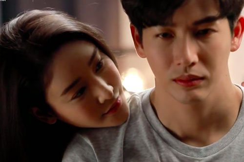 Nghi vợ bầu ngoại tình, chồng phẫn nộ theo dõi tận vào nhà nghỉ ngờ đâu sự thật khiến anh sững sờ