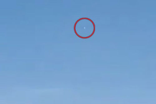 Xôn xao clip ghi lại hành tung bí ẩn của 'người ngoài hành tinh'