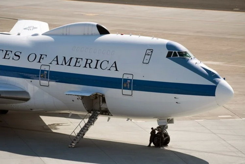 "Máy bay ngày tận thế" của Mỹ gây chú ý khi bất ngờ cất cánh