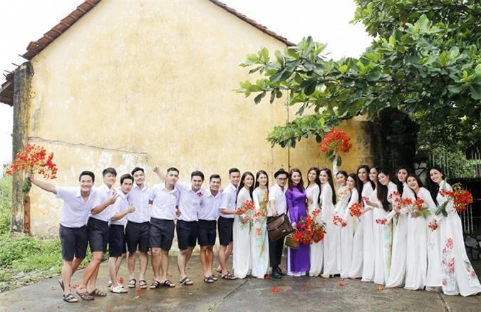 [Caption]  .Photo: Việt Khoa/ Ngô Phong Vũ .Stylist: Long Aodai .Trang phục: Aodai Saigon & Họa sĩ Trần Thiên Thanh .Người mẫu: Team Model Saigon .Trangđiểm: Tiệm trangđiểm Sài gòn .Clip: Thiên Minh/ Lê An .Địađiểm: Hội Dòng Mến Thánh Giá Thủ Thiêm & TruờngĐại Học Sài Gòn.  clip mối tìnhđầu