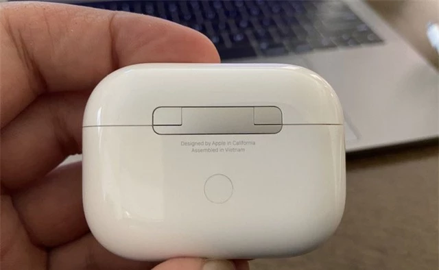 Nóng: Xuất hiện hình ảnh đầu tiên của AirPods Pro sản xuất ở Việt Nam - Ảnh 1.