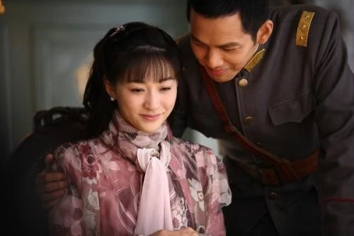 Không kịp nói yêu em do Chung Hán Lương và Bành Tiểu Nhiễm thủ vai chính.