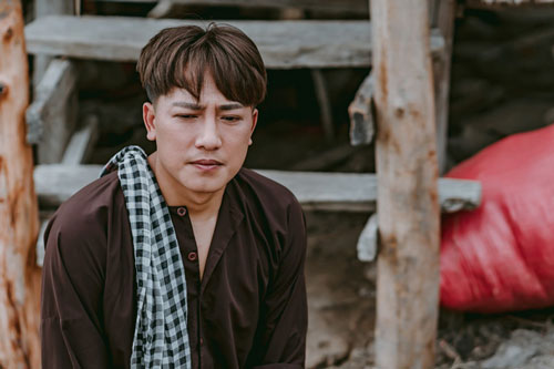 Châu Khải Phong: Chẳng ai dại bỏ tiền tỷ làm MV để khán giả quên mất bài hát của mình