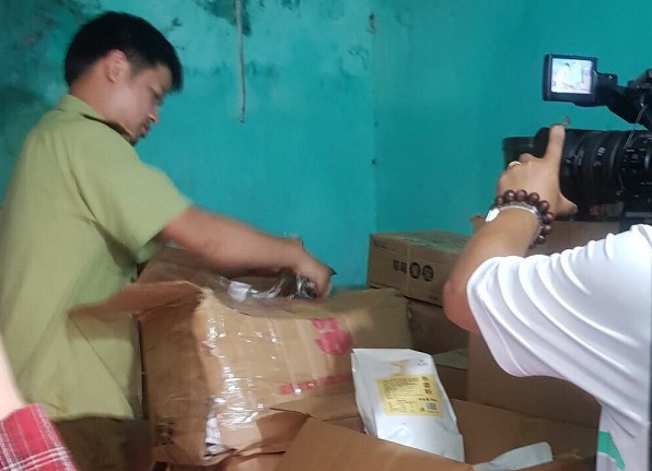 Hà Nội: Tạm giữ gần 1.300 sản phẩm thực phẩm chưa có hoá đơn, chứng từ