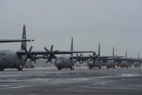 Dàn “chim sắt” của Mỹ phô diễn uy lực bất chấp dịch Covid-19