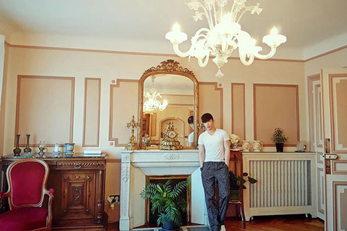 Nathan Lee khoe nội thất căn hộ triệu đô ở Pháp