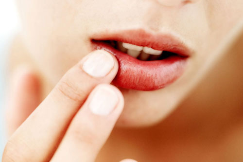 Nếu trên môi có những dấu hiệu này thì hãy đến bệnh viện khám ngay kẻo hối không kịp