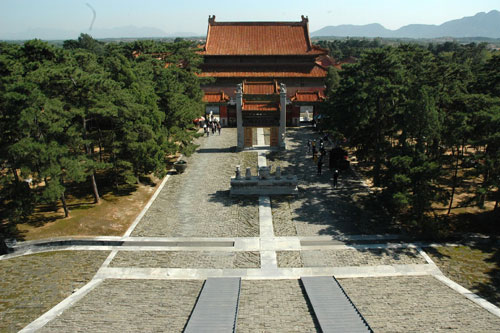 'Dựng tóc gáy' với chiếc quan tài 'ma ám' trong mộ Càn Long khiến bao người kinh hãi