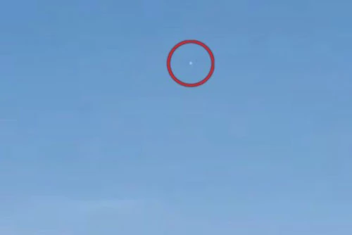 UFO bí ẩn xuất hiện trên bầu trời nước Mỹ