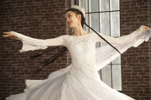 Trước Địch Lệ Nhiệt Ba, có 1 mỹ nhân Tân Cương đẹp xuất sắc: Tựa tiên nữ giáng trần, chao đảo bao trái tim người hâm mộ