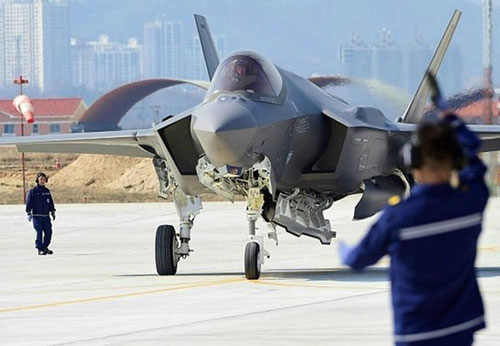 Ông Trump đổ lỗi cho Obama khi Mỹ lao đao vì F-35