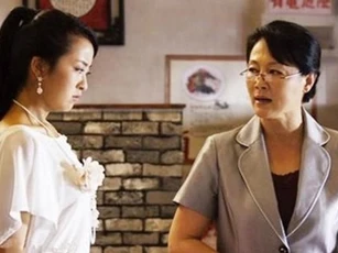 Chì chiết con dâu luộm thuộm, con trai nói một câu khiến mẹ sững người