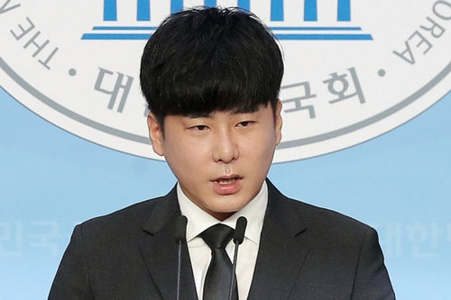 Anh trai Goo Hara mở họp báo, buồn bã vì "Đạo luật Hara" bị bác bỏ