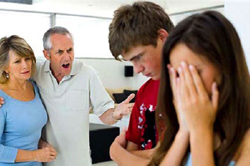 Đi công tác 6 tháng trở về, chồng chết sững khi vợ ra chào