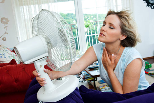Cảnh báo: Mở quạt máy ngay khi người đổ mồ hôi dễ khiến mạch máu co đột ngột, đột quỵ có thể kéo đến nhanh chóng