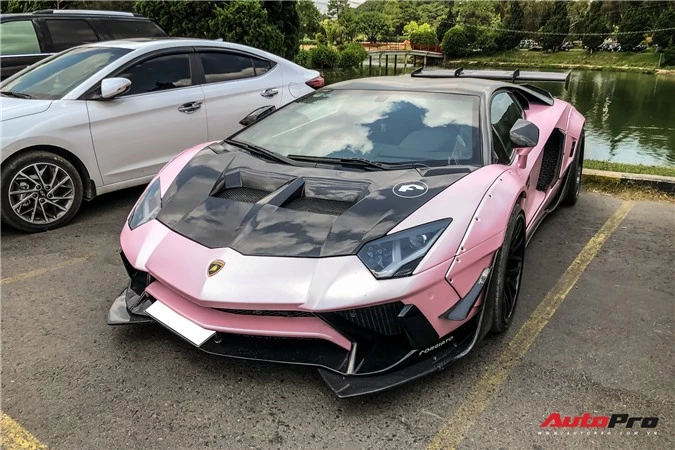 Cận cảnh Lamborghini Aventador Liberty Walk phong cách nữ tính của đại gia Đà Lạt - Ảnh 1.