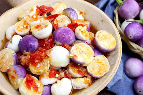 Làm ngay món cà pháo muối xổi giòn ngon kích thích vị giác